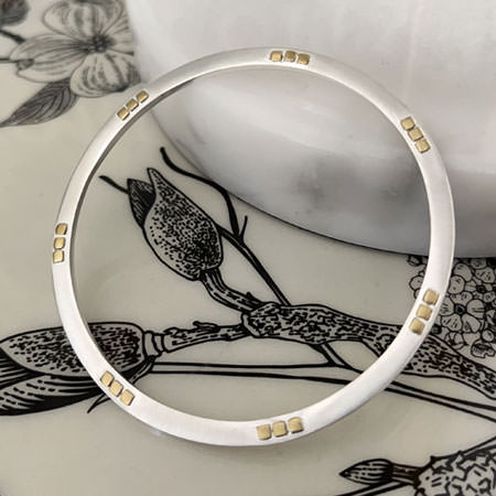 Triple dot silver bangle