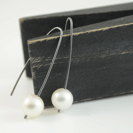 Modern pearl earrings