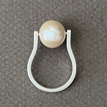 Large pearl ring in sterling silver